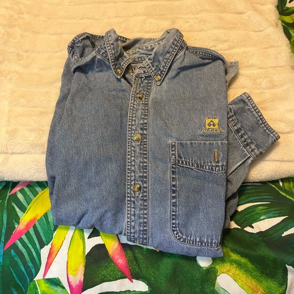 Vintage 90s Lee L Embroidered ALCOA Denim Cotton Casual Classic ButtonDown Shirt